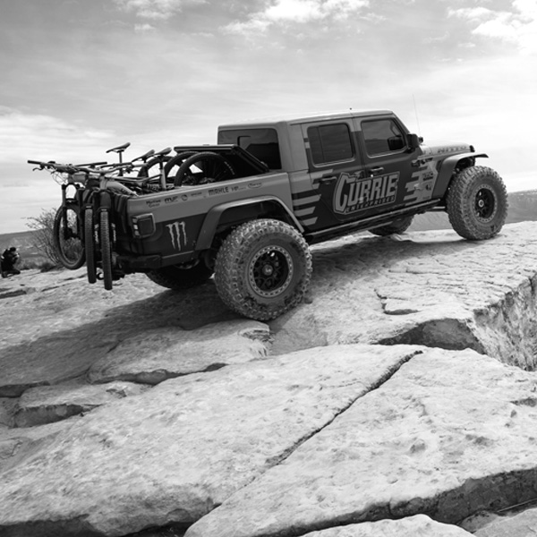 Il signor Casey Currie